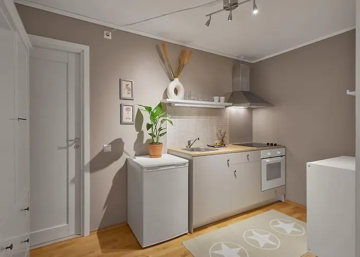 Sjarmerende Og Sentral Hybel Med Egen Inngang Apartment